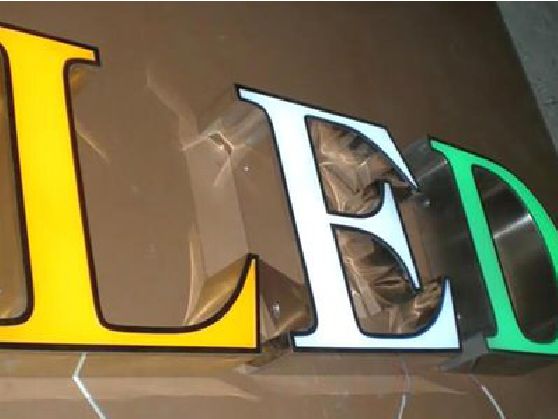 汉源介绍LED招牌的基础知识。